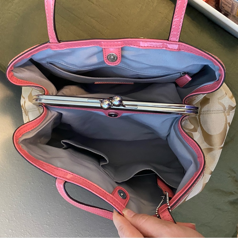 🇺🇸Coach purse pink with kisslock 🩷 - Picture 5 of 13